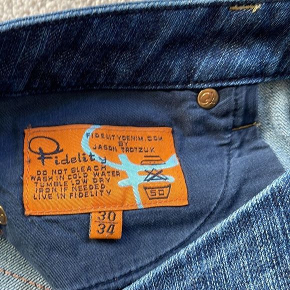 𝅺Fidelity Snap Dragon Low Waisted Flared Jeans Medium Wash Size 30 - Picture 8 of 15
